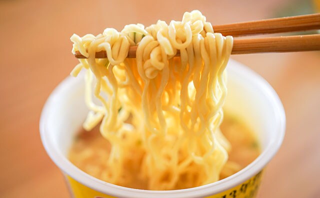 昭和13年創業、人気店監修のカップ麺を食べてみたら…!