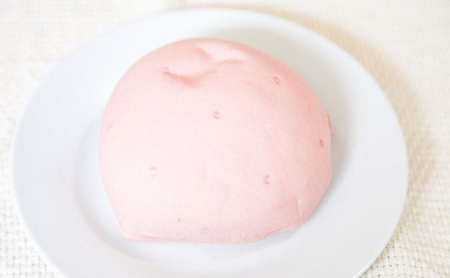 中も外もいちご!ローソンの新作パンは見た目にもこだわりアリ!