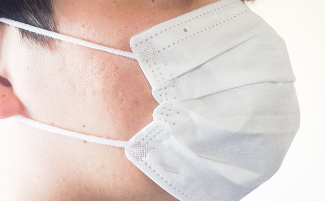 意外と楽！セリアの100円アイテムで“マスクが口に貼りつく問題”を解消！