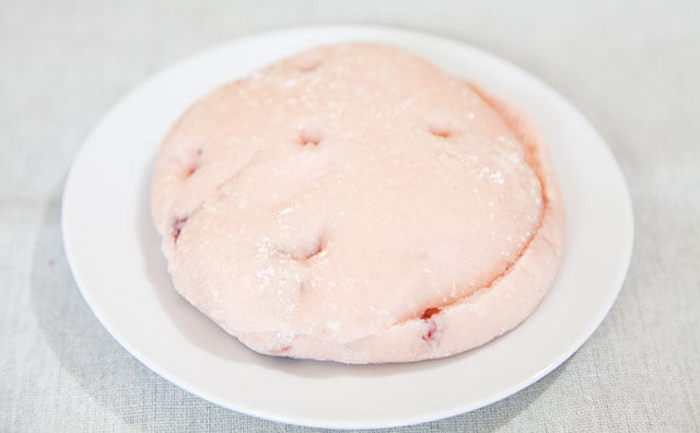 ローソンのフォカッチャはいちごの酸味がグッド!でも味の決め手は…