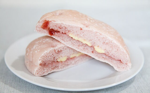 ローソンのフォカッチャはいちごの酸味がグッド!でも味の決め手は…