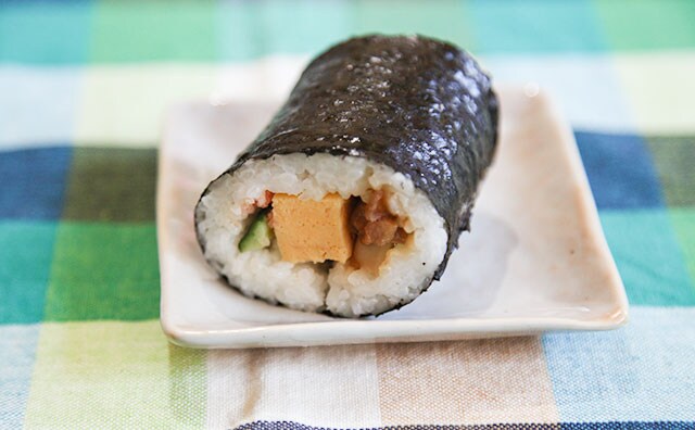 ローソンの恵方巻はミニサイズだけど具材が7種類も!