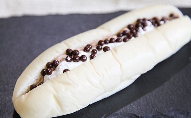 パフチョコがナイス！ファミマの新作パンがクリームたっぷりで夢心地！