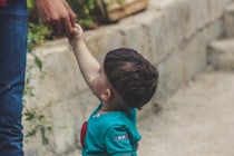 2歳児の習い事おすすめ6選。選び方や通わせるときの注意点は？