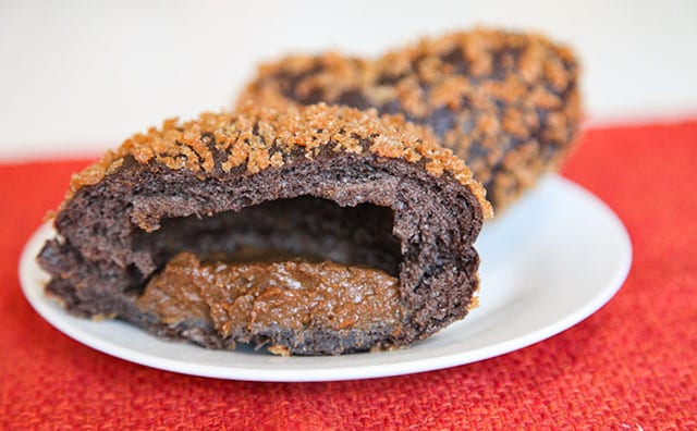 発売前から話題!GODIVA監修のカレーパンを食べてみた