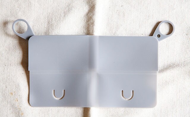 超コンパクト！しかも100円！マスクの保管に役立つアイテムみ～っけ！