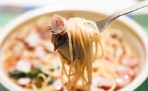 957kcalの衝撃…！ローソンの“ガッツリ系パスタ”がとにかくスゴイ！