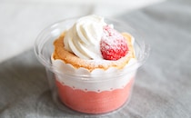 いちごがのって再登場！ローソンのふわっふわスイーツ