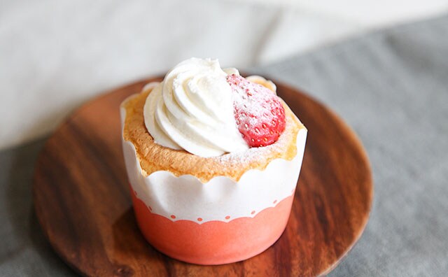 いちごがのって再登場！ローソンのふわっふわスイーツ