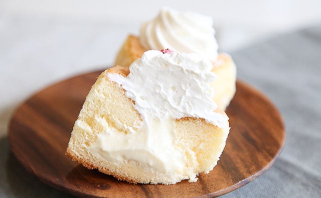 いちごがのって再登場！ローソンのふわっふわスイーツ