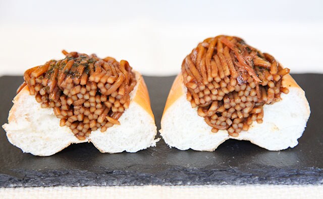 満足感ハンパない!ローソンの焼きそばパンはガツンと濃いめ!