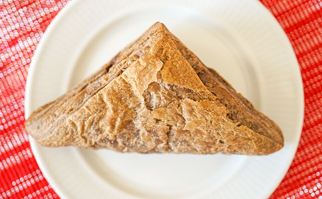 買わなきゃ損！セブンの新作パイはとろ～りチョコがあふれ出る！