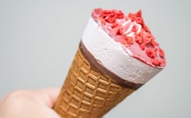 【新作】ルビーチョコ使用の「ジャイアントコーン」が贅沢味で最高！