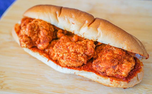 セブンの激辛唐揚げロールに○○ちょい足しすると超ウマイ！