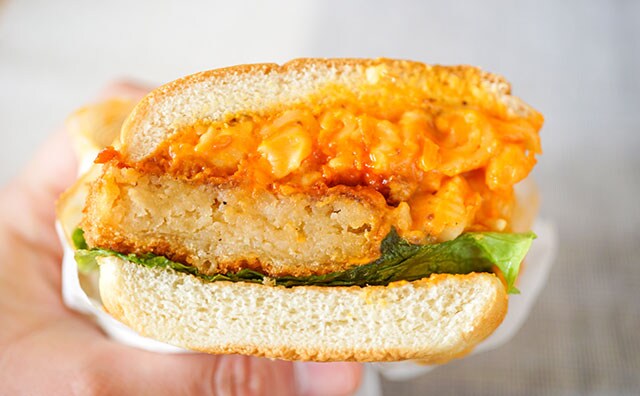 チーズ強烈!モスの新作バーガーが熱々でした!!