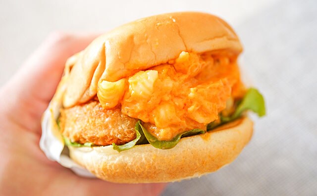 チーズ強烈!モスの新作バーガーが熱々でした!!