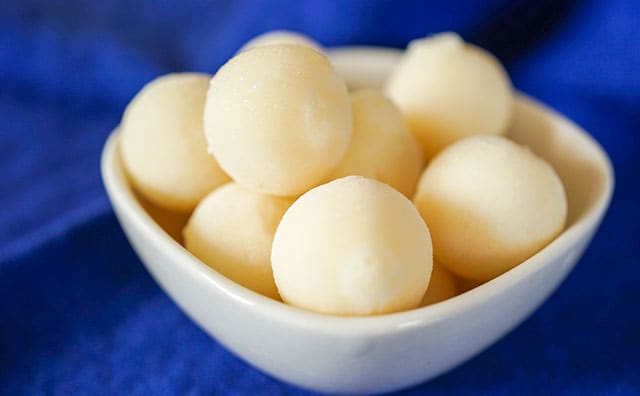 今年も登場!果肉入り「アイスの実」を一瞬で完食!