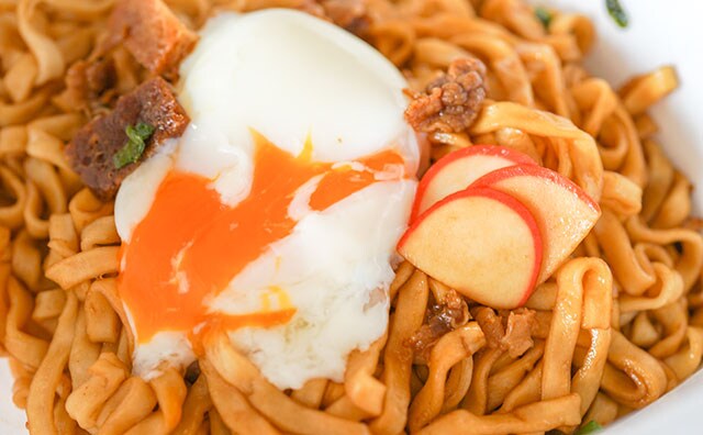 ファミマ限定のカップ麺は5分ですき焼き気分!