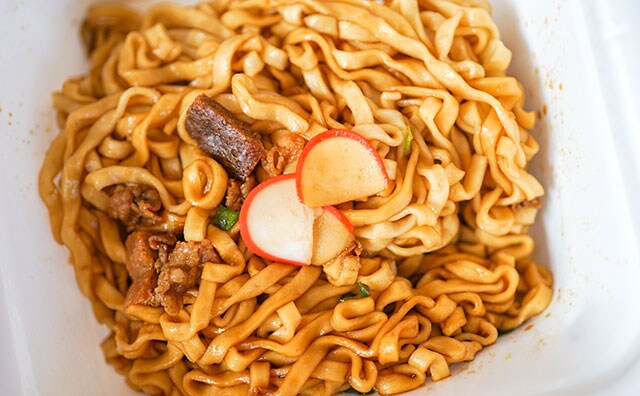 ファミマ限定のカップ麺は5分ですき焼き気分!