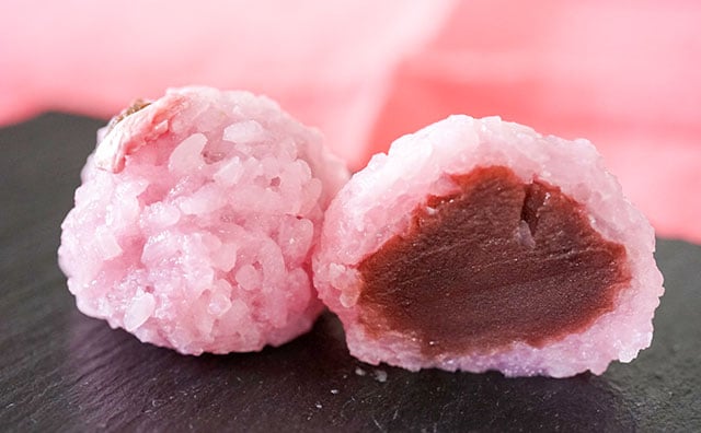 もちもち食感とあんこの組み合わせ。和菓子好きはセブンへGO！