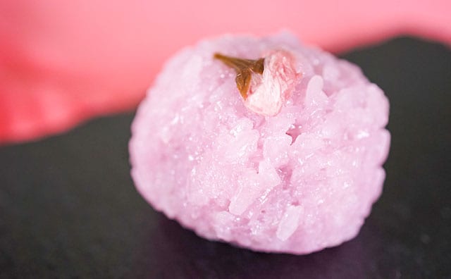 もちもち食感とあんこの組み合わせ。和菓子好きはセブンへGO！