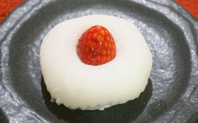 220円でこのボリューム！ファミマのリッチ系いちご大福がヒットの予感！