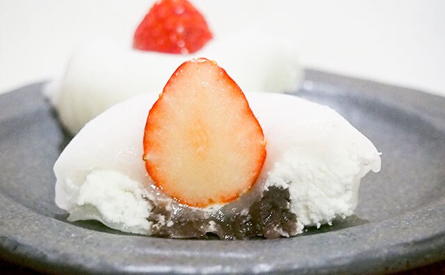 220円でこのボリューム！ファミマのリッチ系いちご大福がヒットの予感！