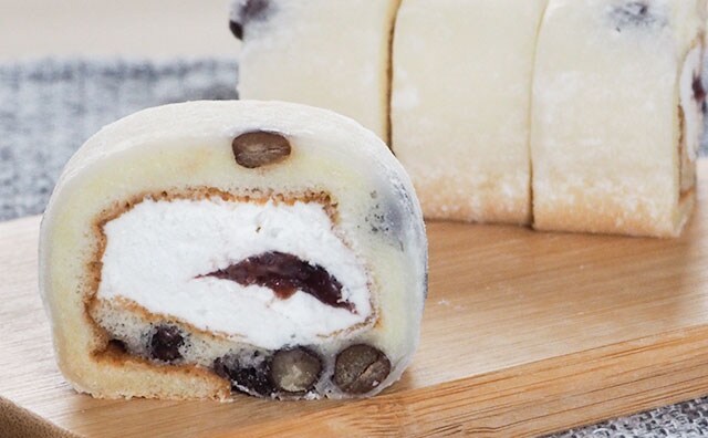 名品の予感！「もち食感ロール」新作は手が止まらなくなるおいしさ！！