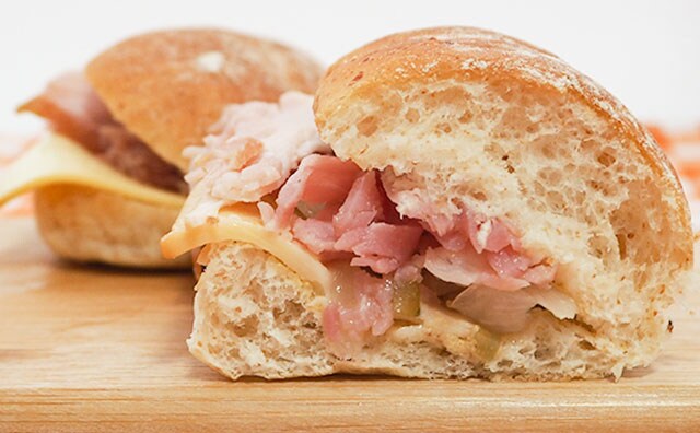 ハムとチーズの最強コンビ!自宅でカフェ気分を味わっちゃおう!