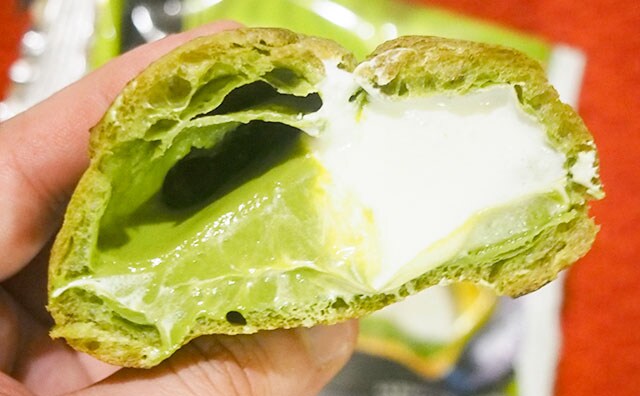 クリームたっぷり!ファミマの人気抹茶スイーツが復活した!!