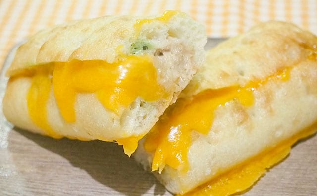 たっぷりツナがうれしい！ファミマのホットサンドは安定のうまさ！