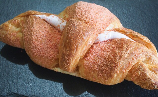 バターといちごがグッド！ファミマの「クロワッサン」が想像を超えてきた