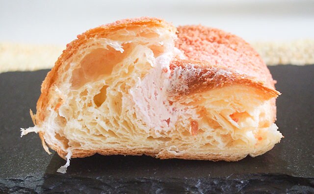 バターといちごがグッド！ファミマの「クロワッサン」が想像を超えてきた