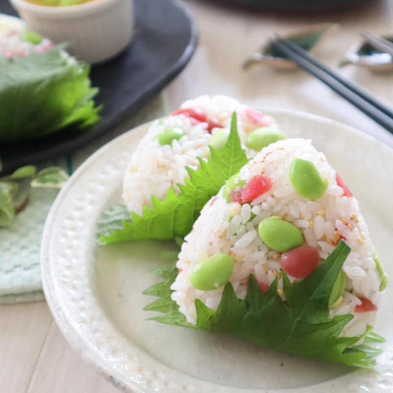 彩りきれいでお弁当にも♪「枝豆おにぎり」の作り方