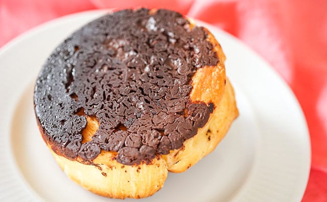 2つの食感を楽しめる!? ファミマの新作パンはちょっと意外な味でした