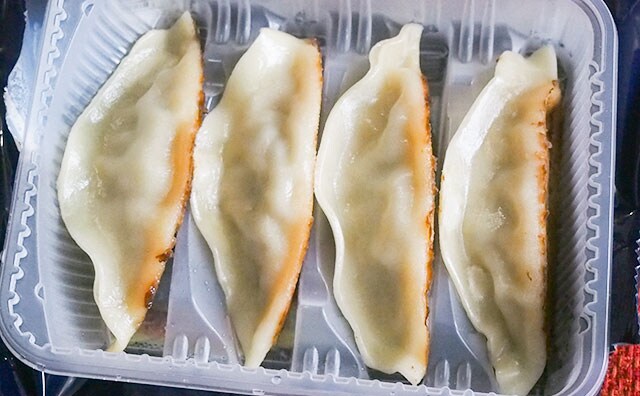 通常の1.5倍!? ローソンの「大餃子」がマジでデカくて笑う