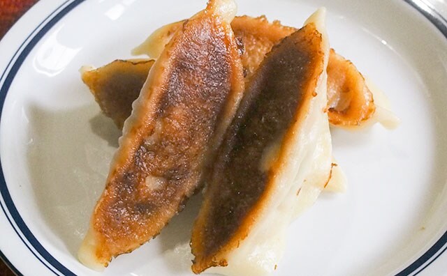 通常の1.5倍!? ローソンの「大餃子」がマジでデカくて笑う