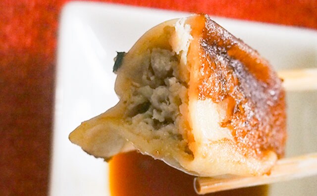 通常の1.5倍!? ローソンの「大餃子」がマジでデカくて笑う