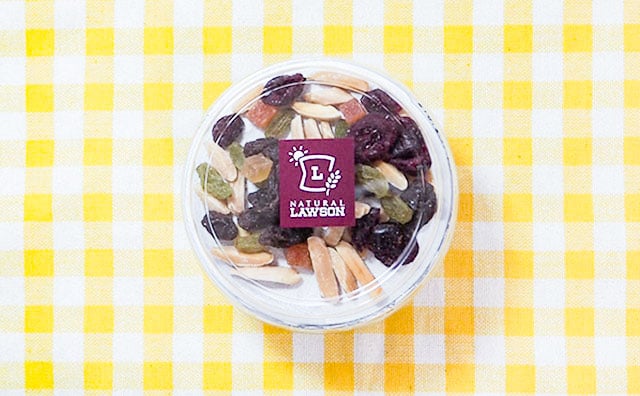 満足感ありすぎ!ローソンでトッピングがおいしいヨーグルトを発見しました!