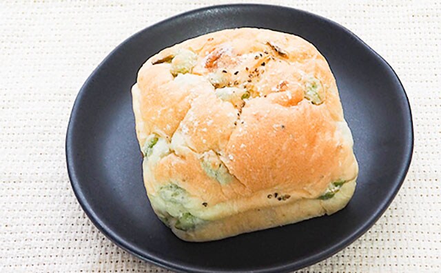 素材が生きてる！黒胡椒とオリーブオイルが決め手のマチノパン