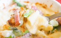 アスパラがシャキシャキ！セブンのグラタン、めっちゃおいしいよ！！