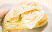 【ローソン】海老×アボカドが相性よすぎ！カフェ風サンドがおいしい！