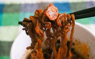 『パラサイト』で話題に！「チャパグリ」が食べたいならローソンストア100へ！