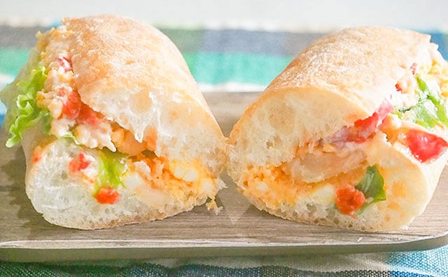 ひとりランチにピッタリ!えびがプリップリのカフェ風サンド登場