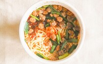 辛さレベル4！人気店のカップ麺はファミマ限定！