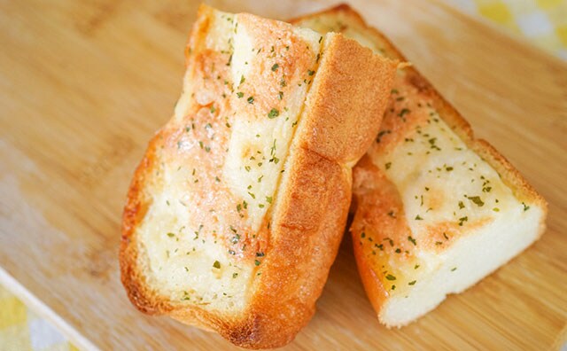 1個で大満足！セブンの新作パンはポテサラとアレの組み合わせ！