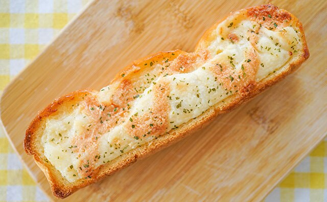 1個で大満足！セブンの新作パンはポテサラとアレの組み合わせ！