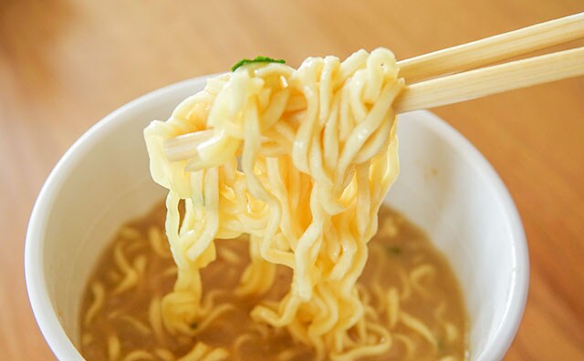 全国発売!ラーメン大賞で1位に輝いたあの味がカップ麺に!とろみスープがウマい