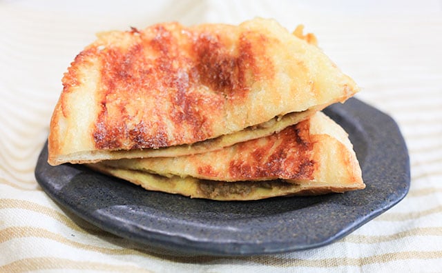 こんがりチーズがうまー！！ローソンのカレーパンは一味違う！