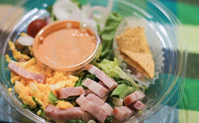 何種類入ってるの!? ローソンのサラダが具だくさんで満足感がすごい！